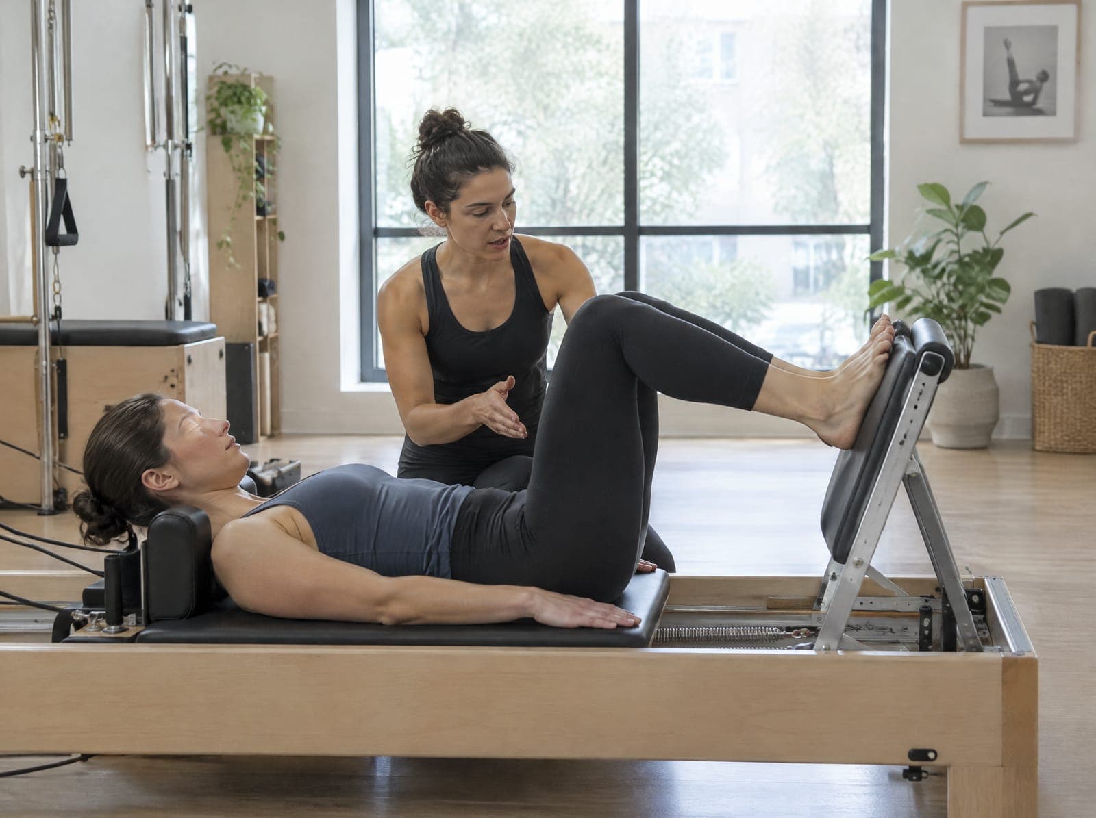Sesión de pilates en máquina reformer
